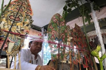 LAHIR WUKU KELAWU | Lumbung Bolong, Tapi Penolong, “Nemu Kala Pati”, Meninggal Mendadak