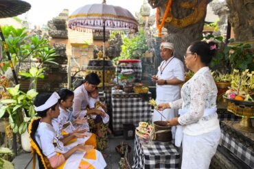 LAHIR WUKU DUKUT | Keras Ambeknya, Was Penganten, “Ketika Orang Tuanya Meninggal, Hidup Melarat”