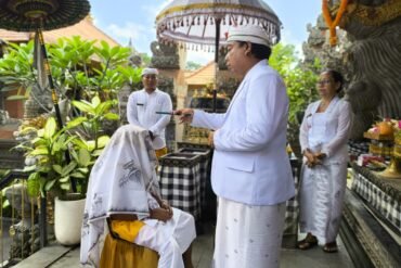 Umat “Antre” Metebusan Melik !! Kata Umat : “Mantrane Nyusup Lan Mebukti”